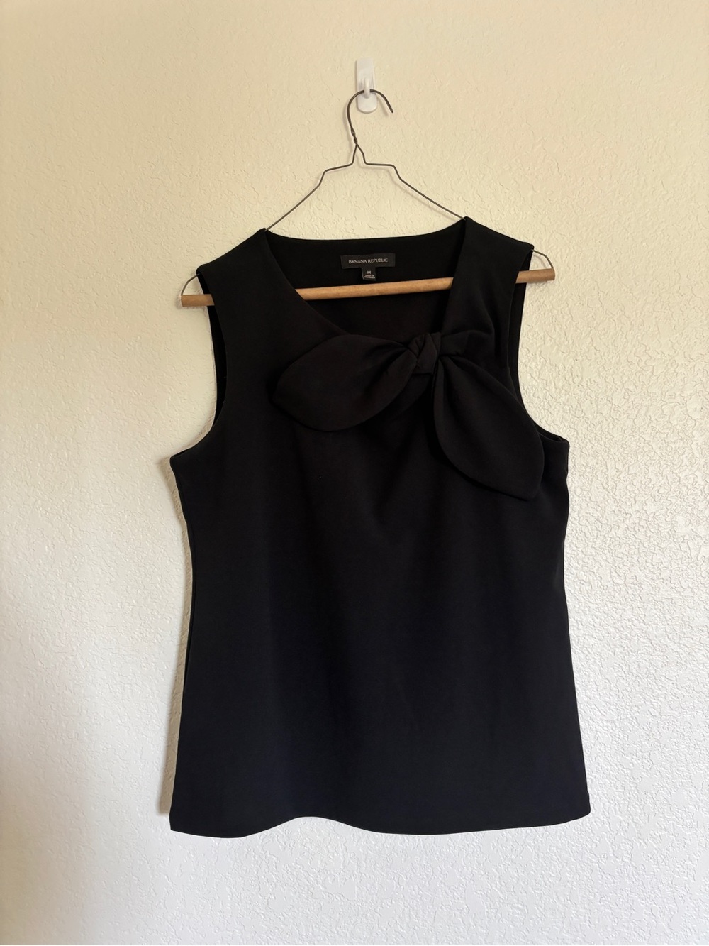 Banana Republic Black Bow Detail Sleeveless Top – Size Medium
